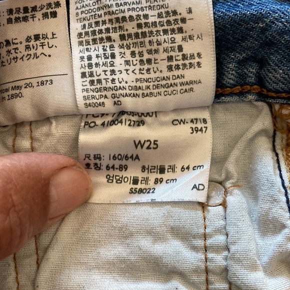 Levi 501 Button Fly Bootie Shorts - Picture 4 of 5